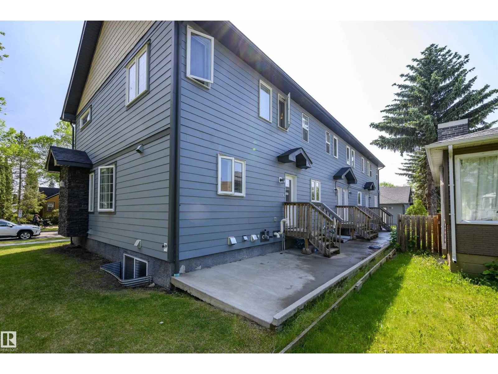 10204 113 AV NW