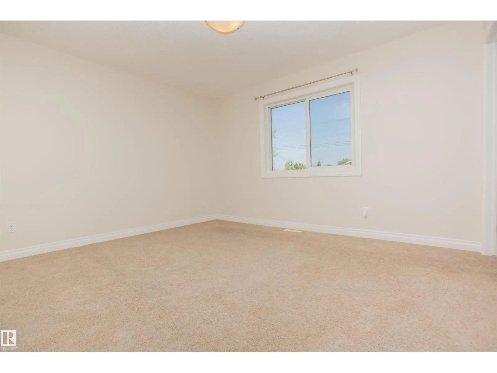 11215 125 ST NW