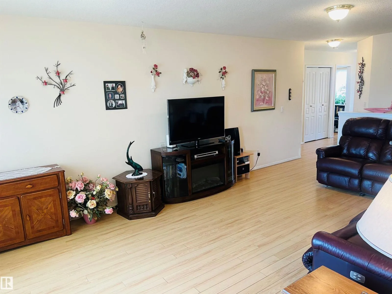 56 13320 124 ST NW NW