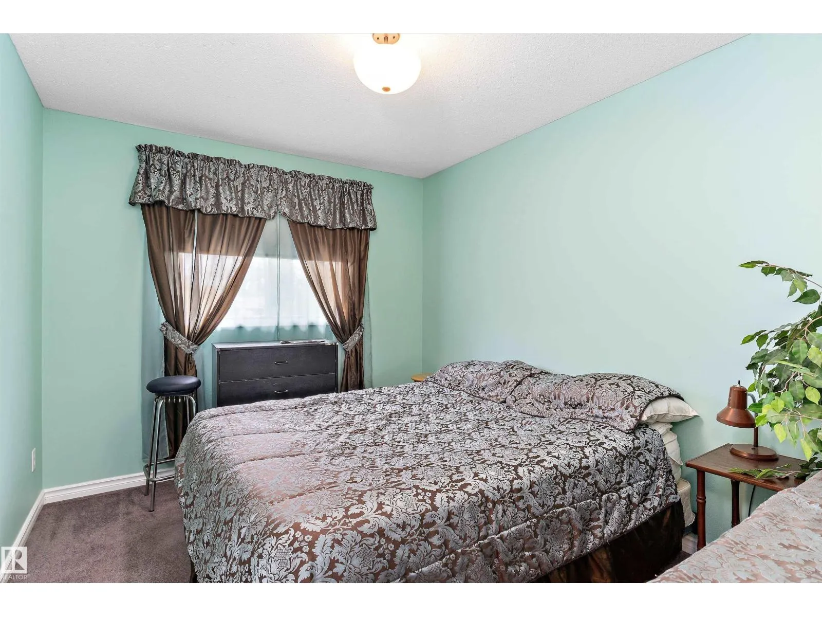 3443 87 ST NW