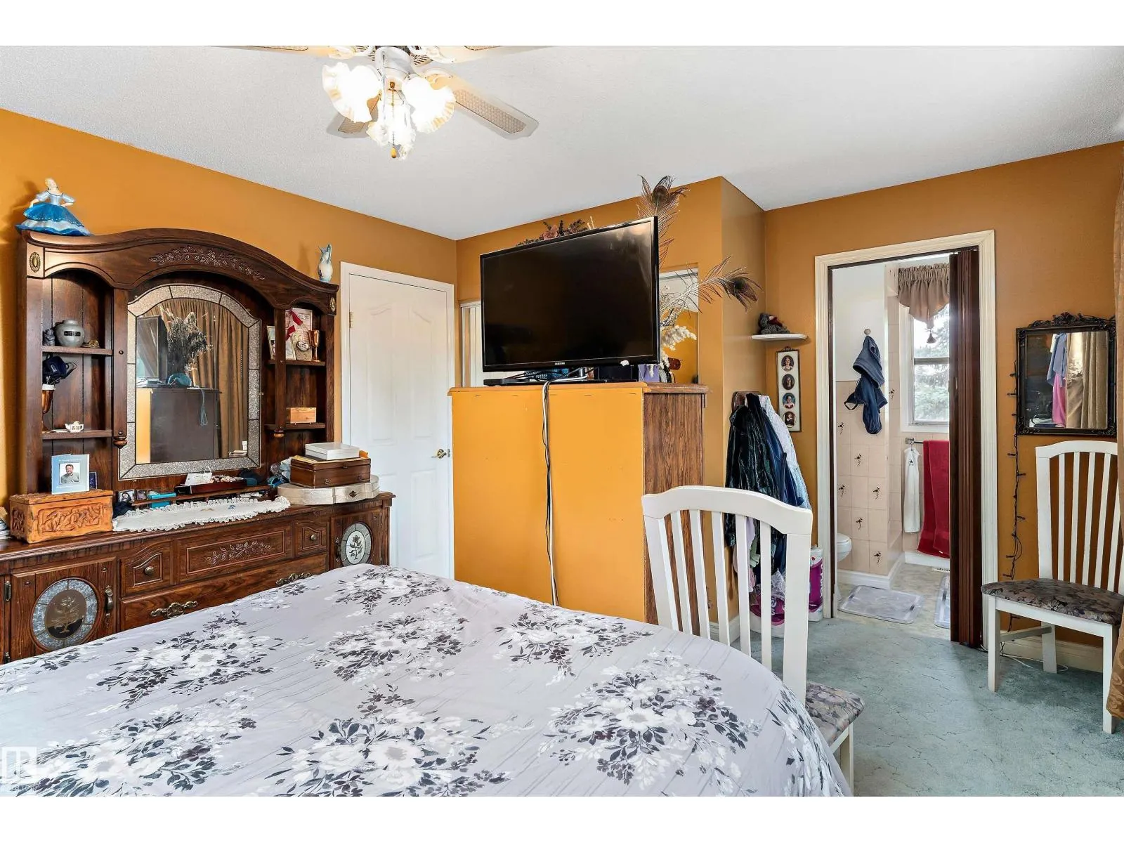 3443 87 ST NW