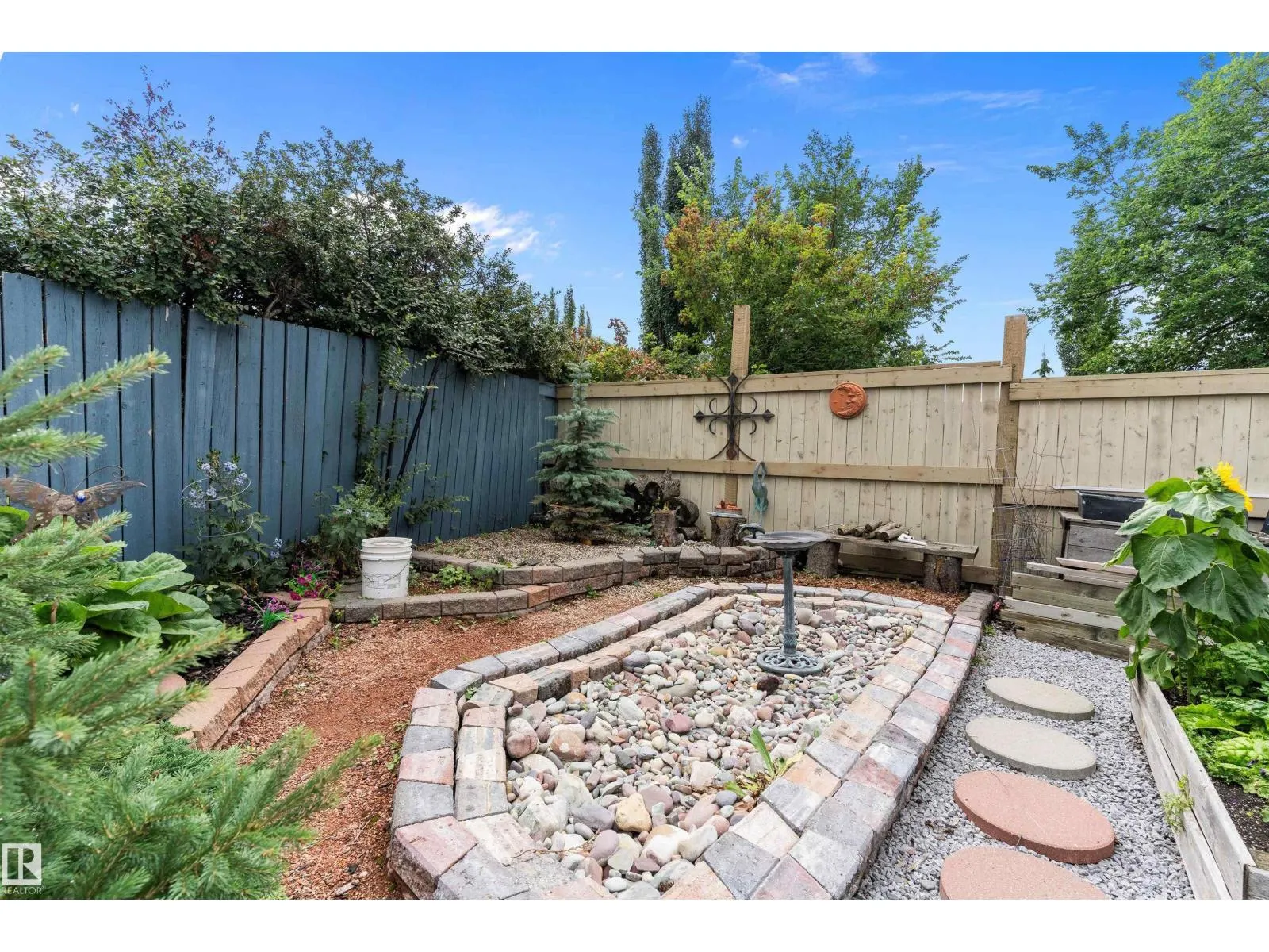 3443 87 ST NW