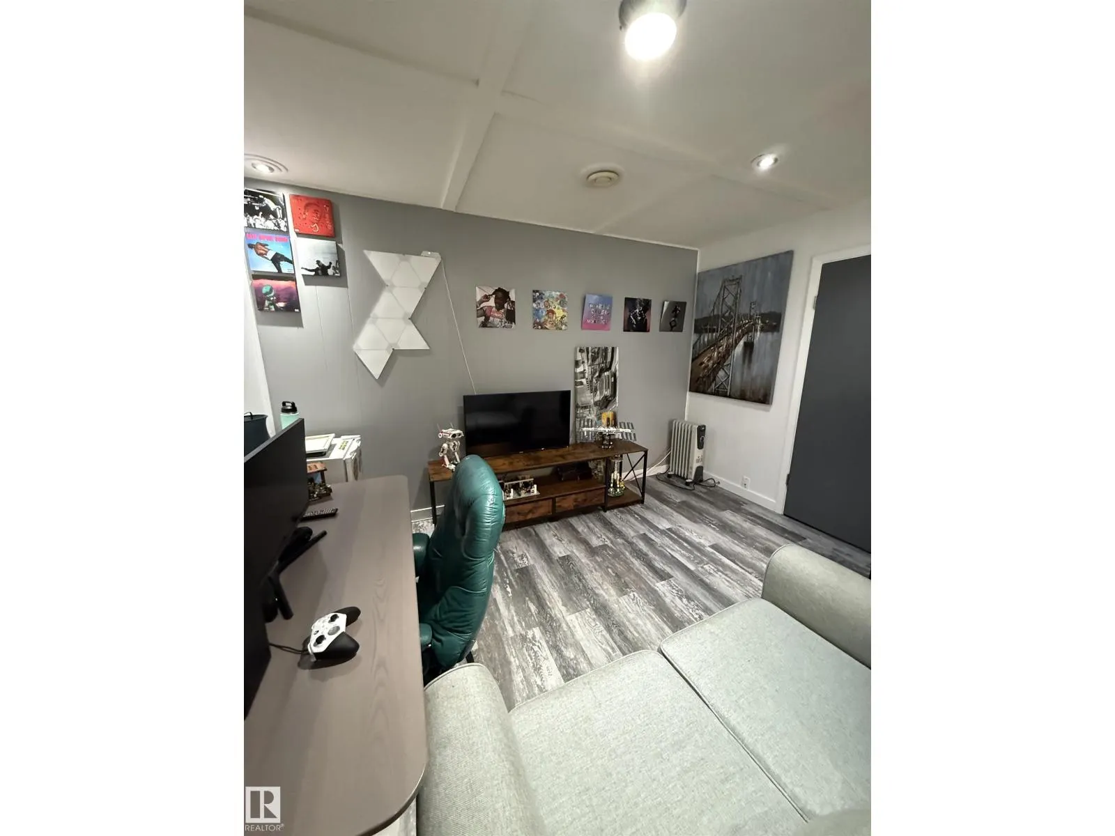 40 GARDEN CR