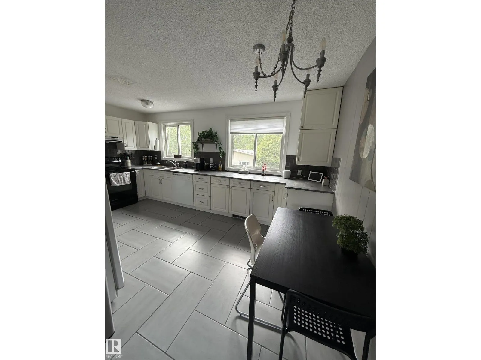 40 GARDEN CR