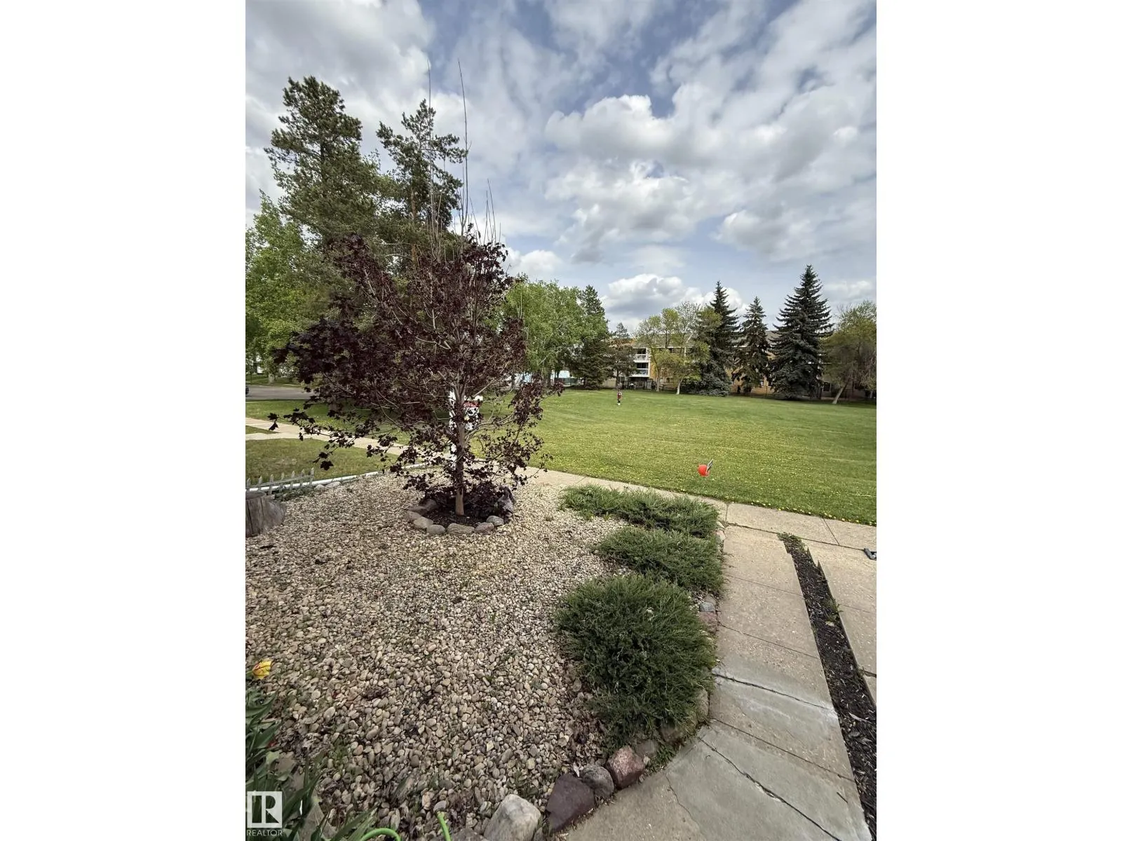 40 GARDEN CR
