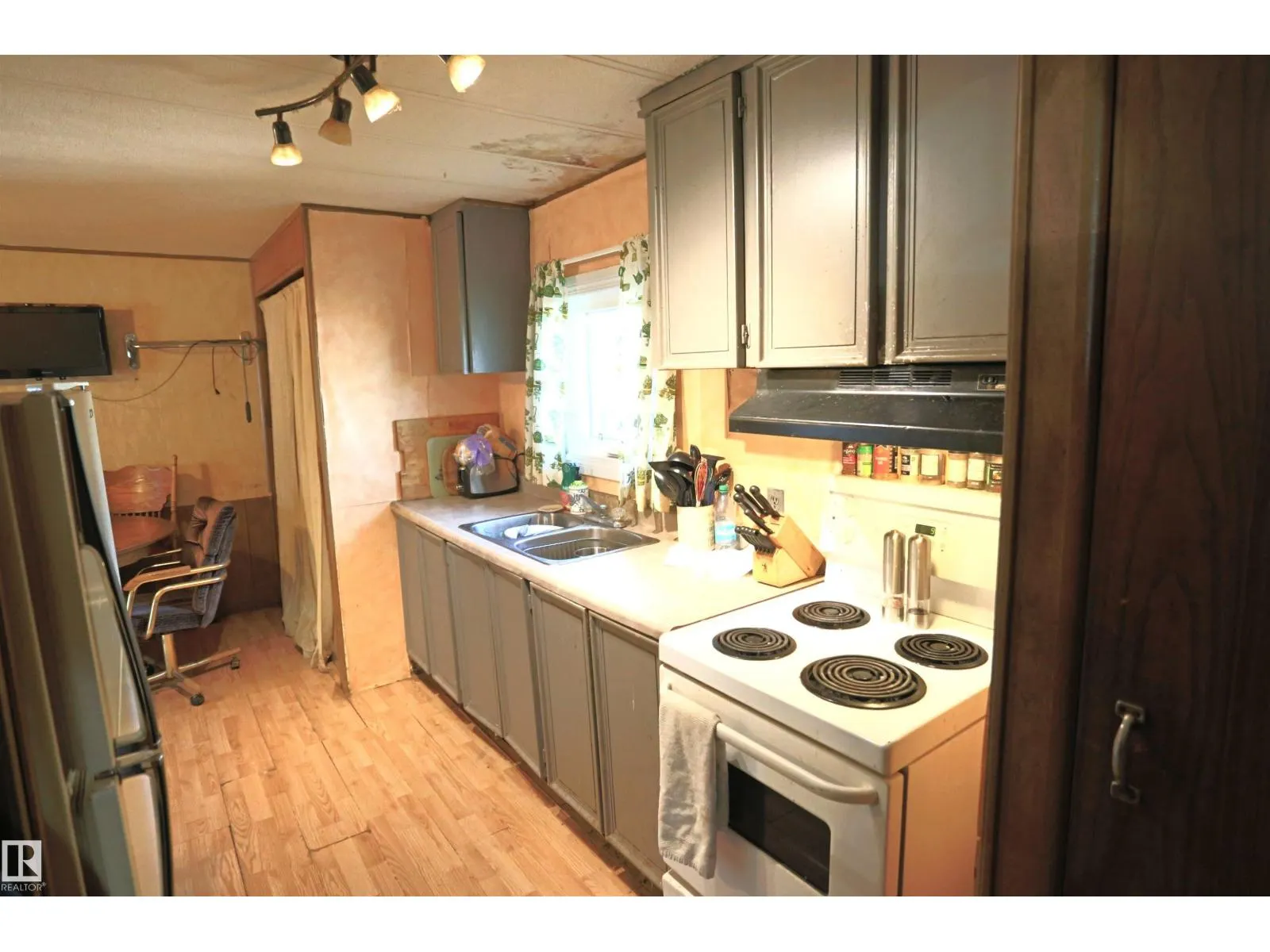 230 215 Calahoo RD