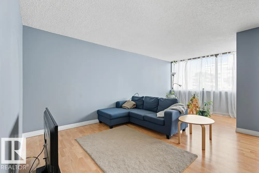 #504 10025 113 ST NW