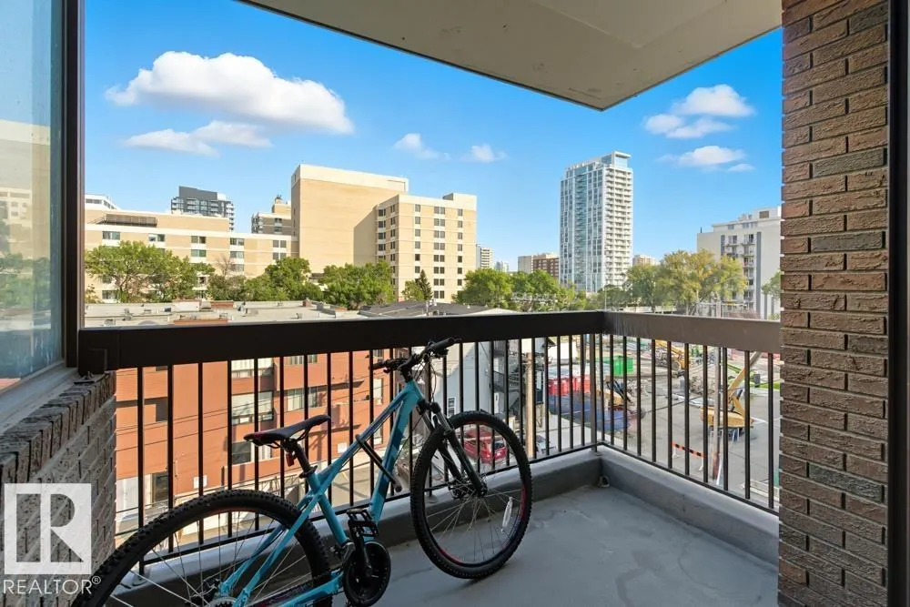 #504 10025 113 ST NW