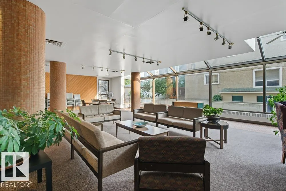 #504 10025 113 ST NW
