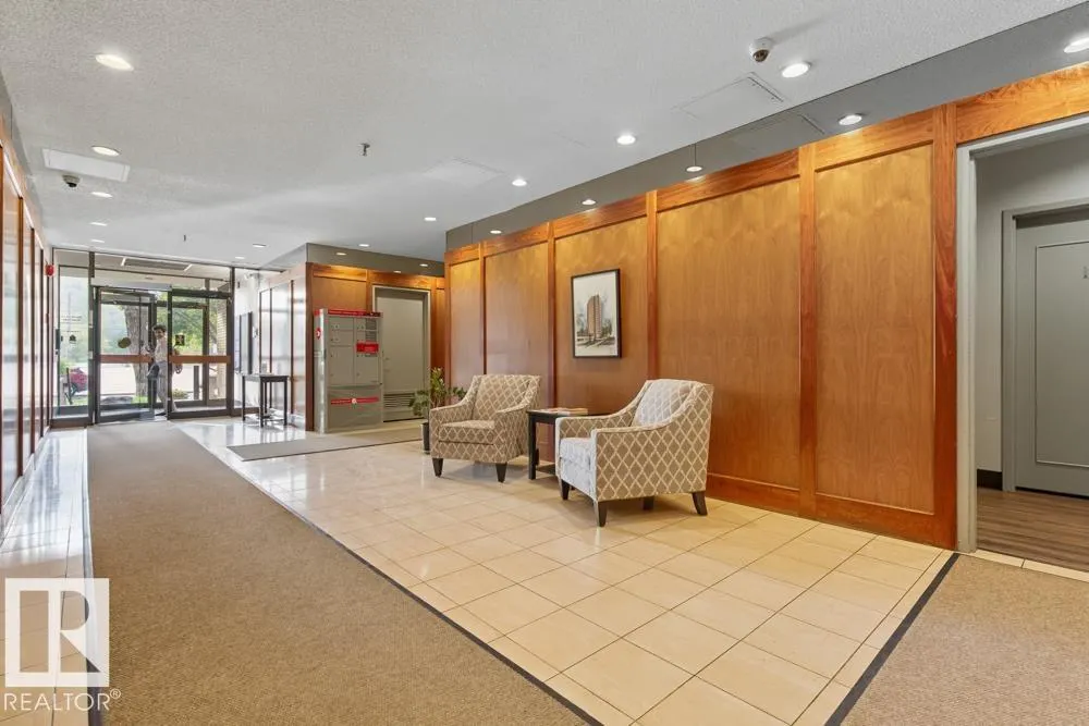 #504 10025 113 ST NW