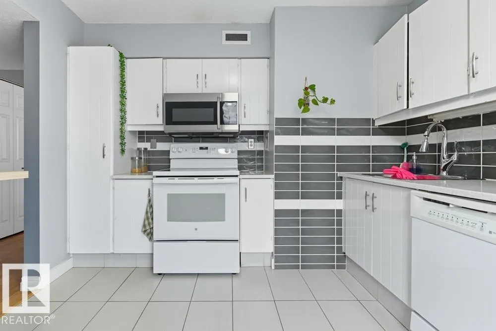 #504 10025 113 ST NW