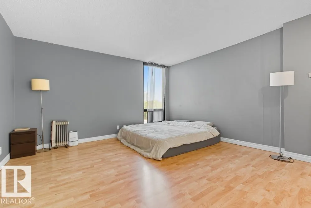 #504 10025 113 ST NW