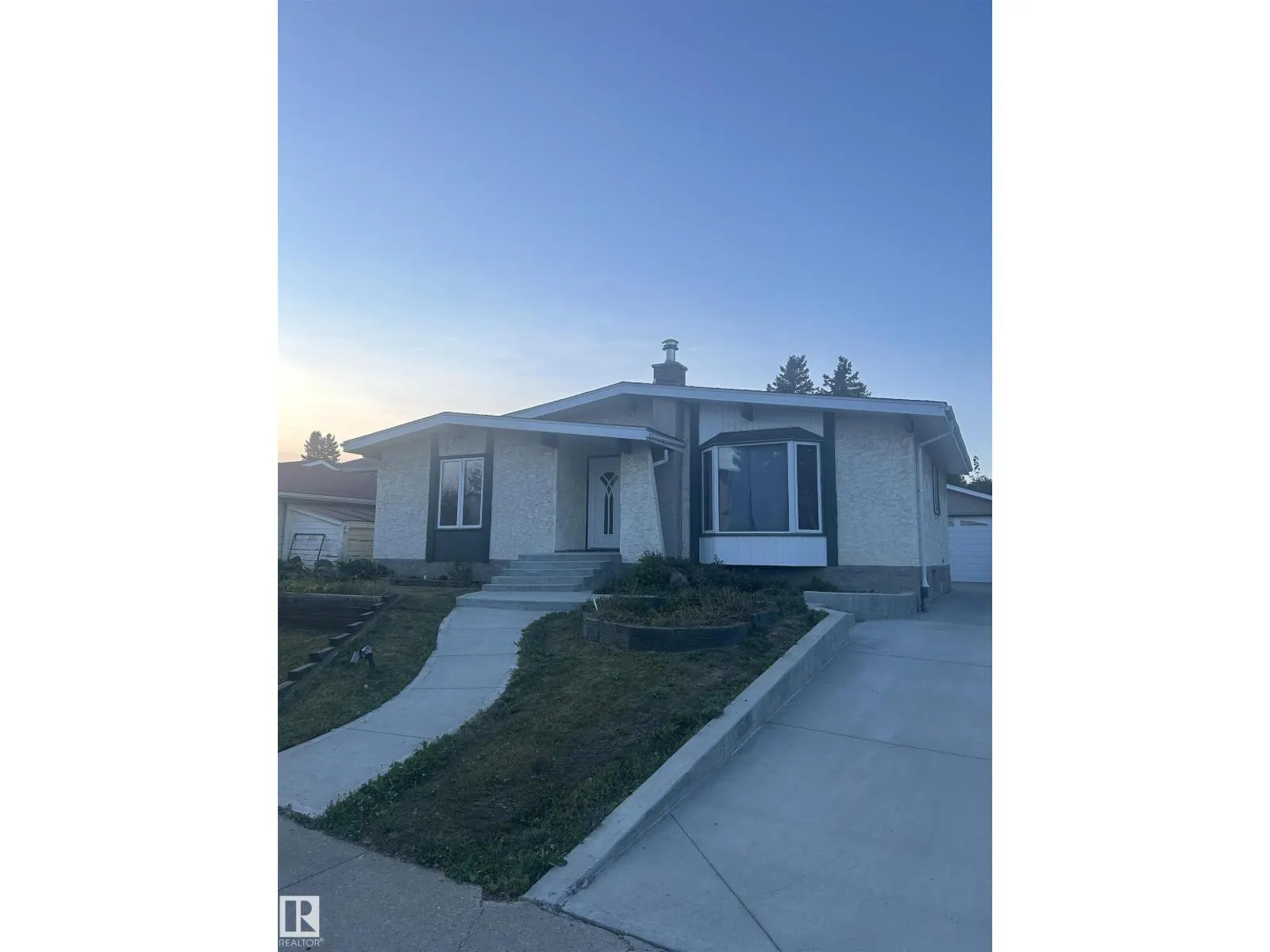 18616 66 AV NW