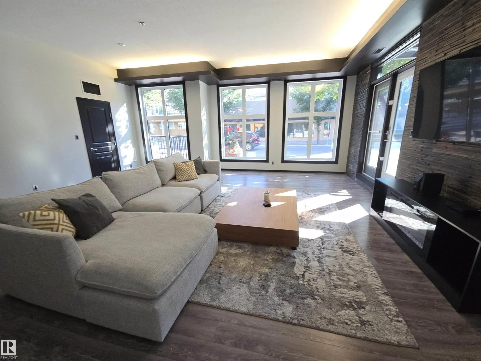 #106 10531 117 ST NW