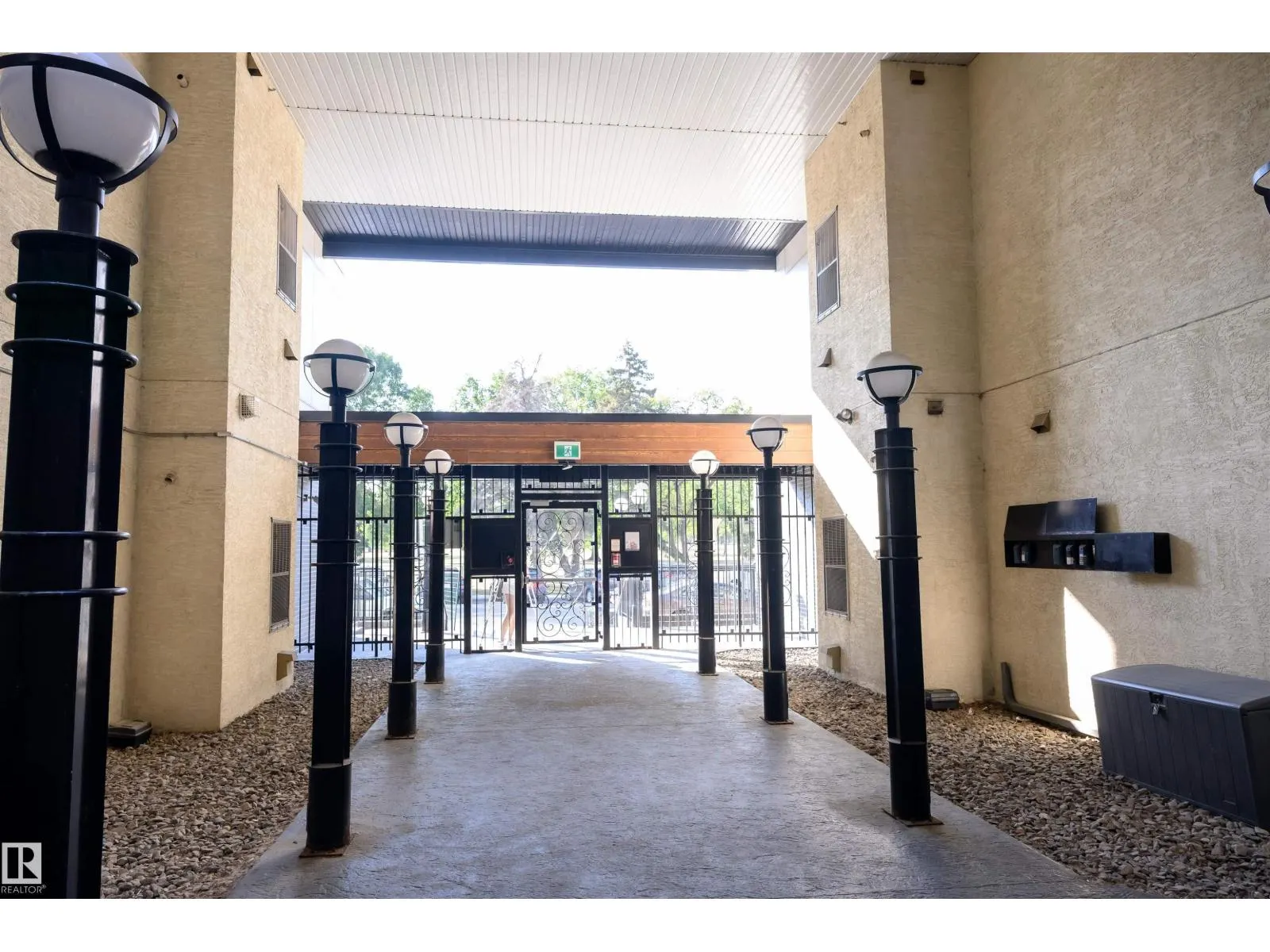 #106 10531 117 ST NW