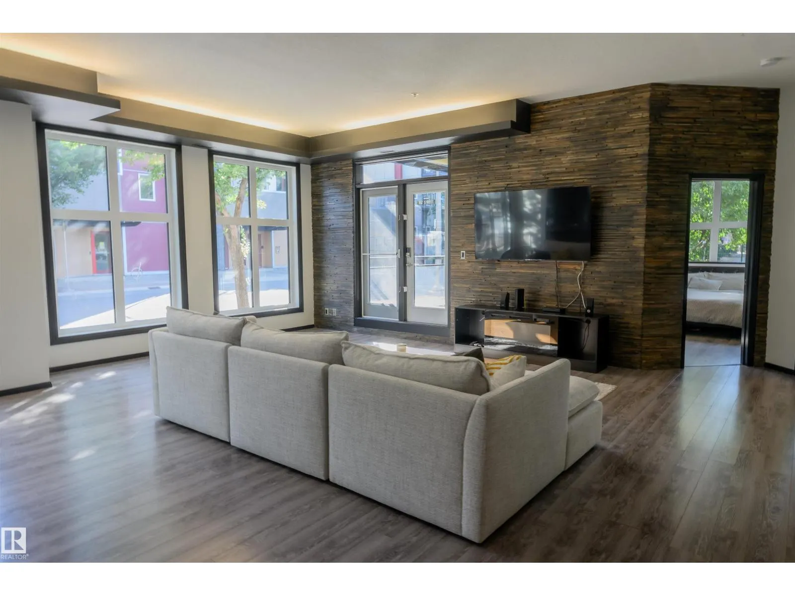 #106 10531 117 ST NW