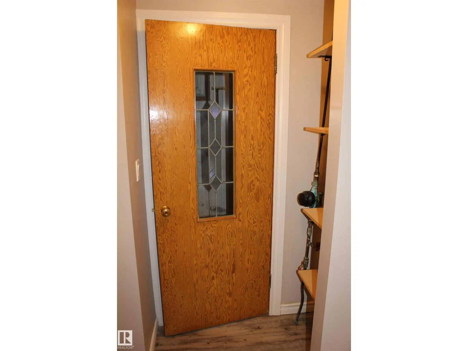 29 2nd ST E