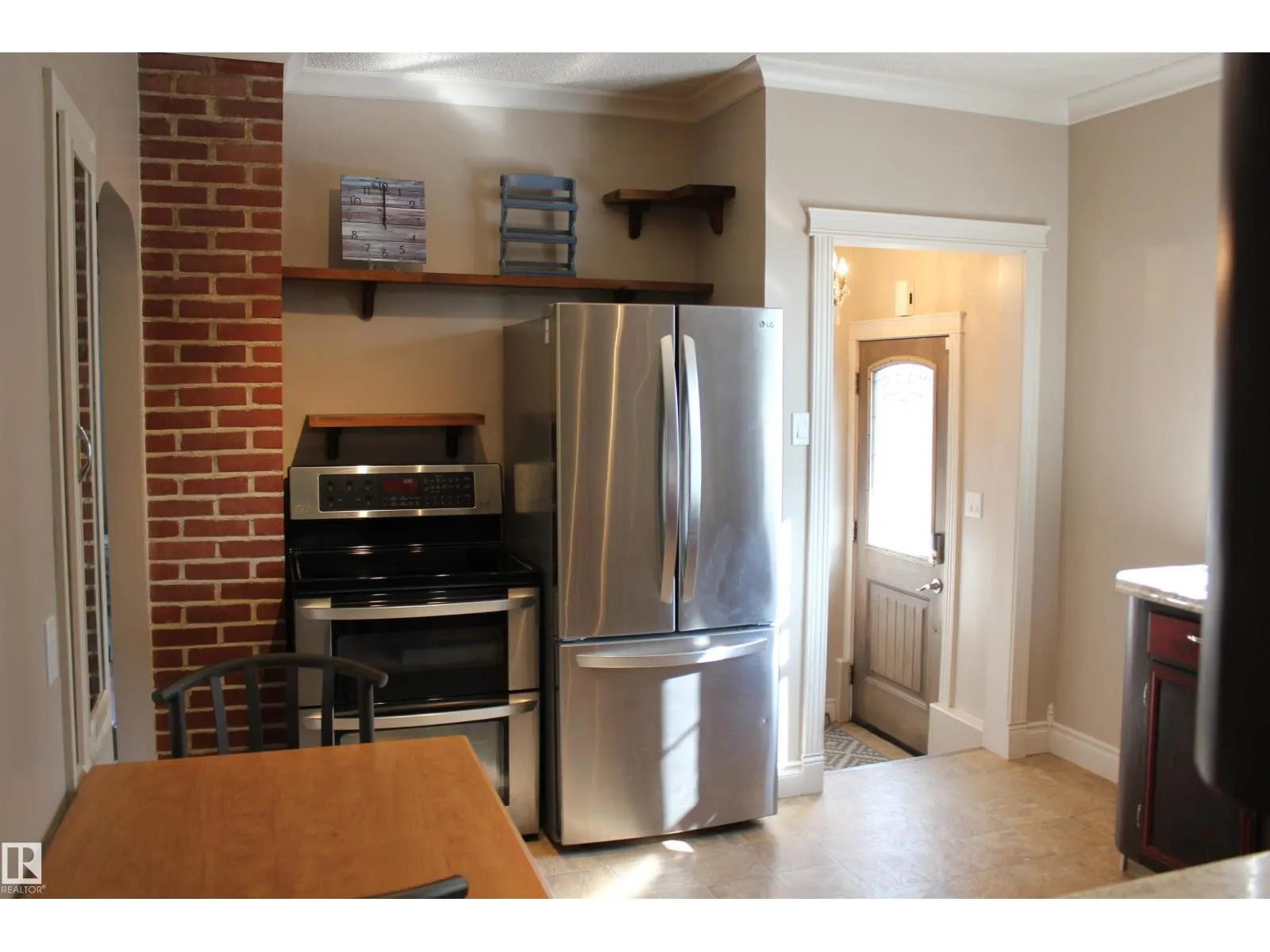 29 2nd ST E
