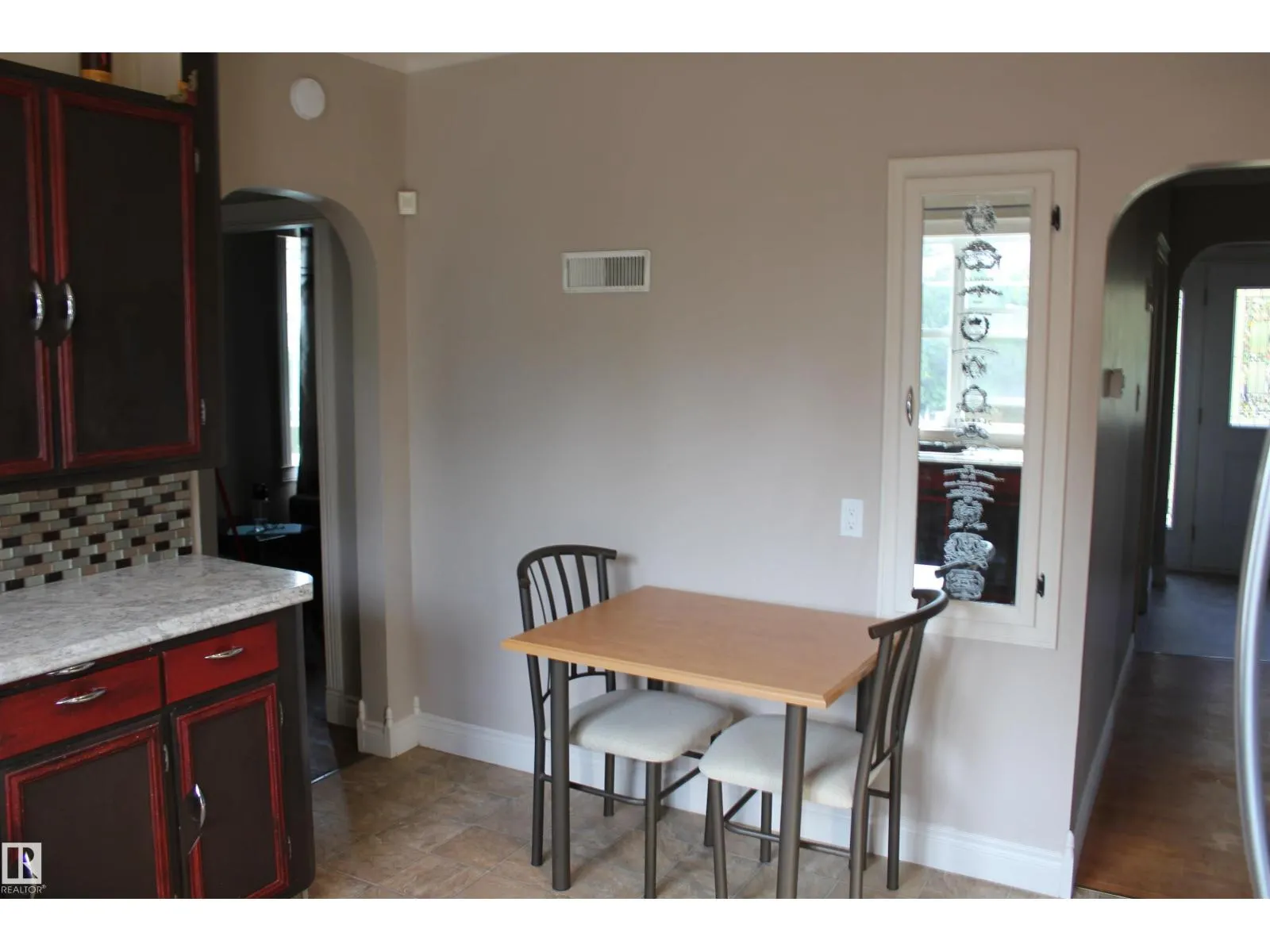 29 2nd ST E