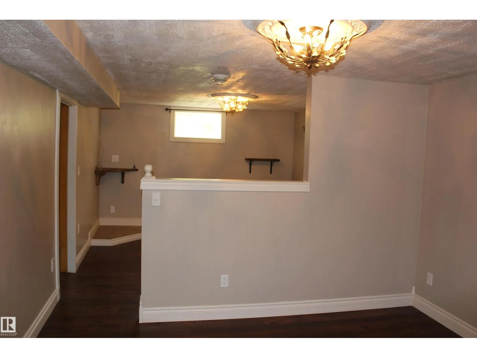 29 2nd ST E