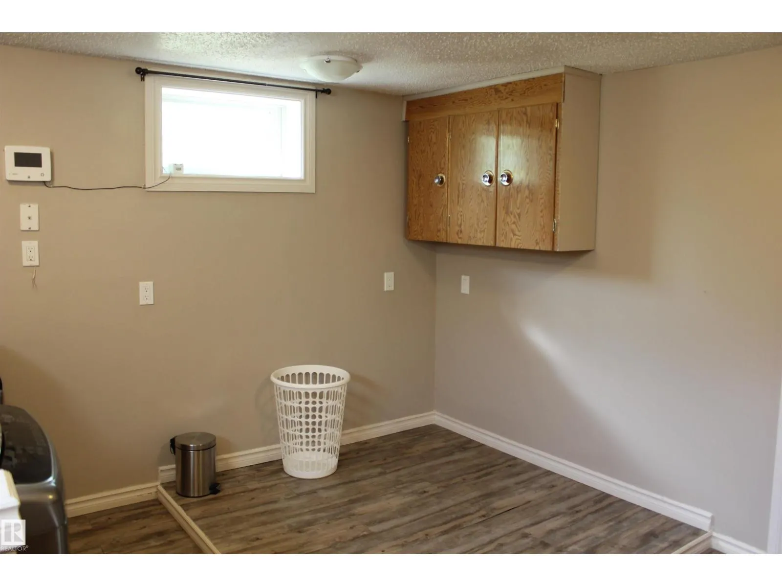 29 2nd ST E