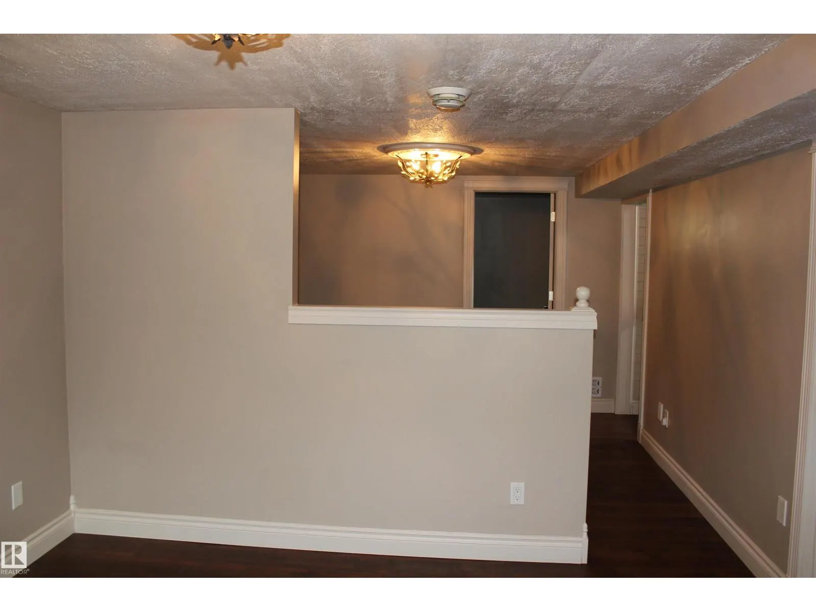 29 2nd ST E