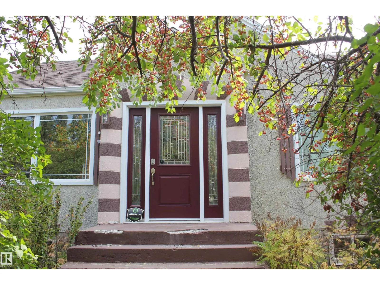 29 2nd ST E