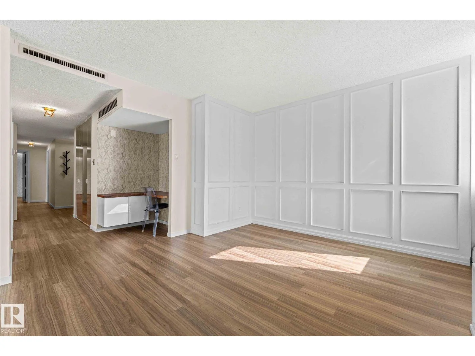 #401 10160 115 ST NW
