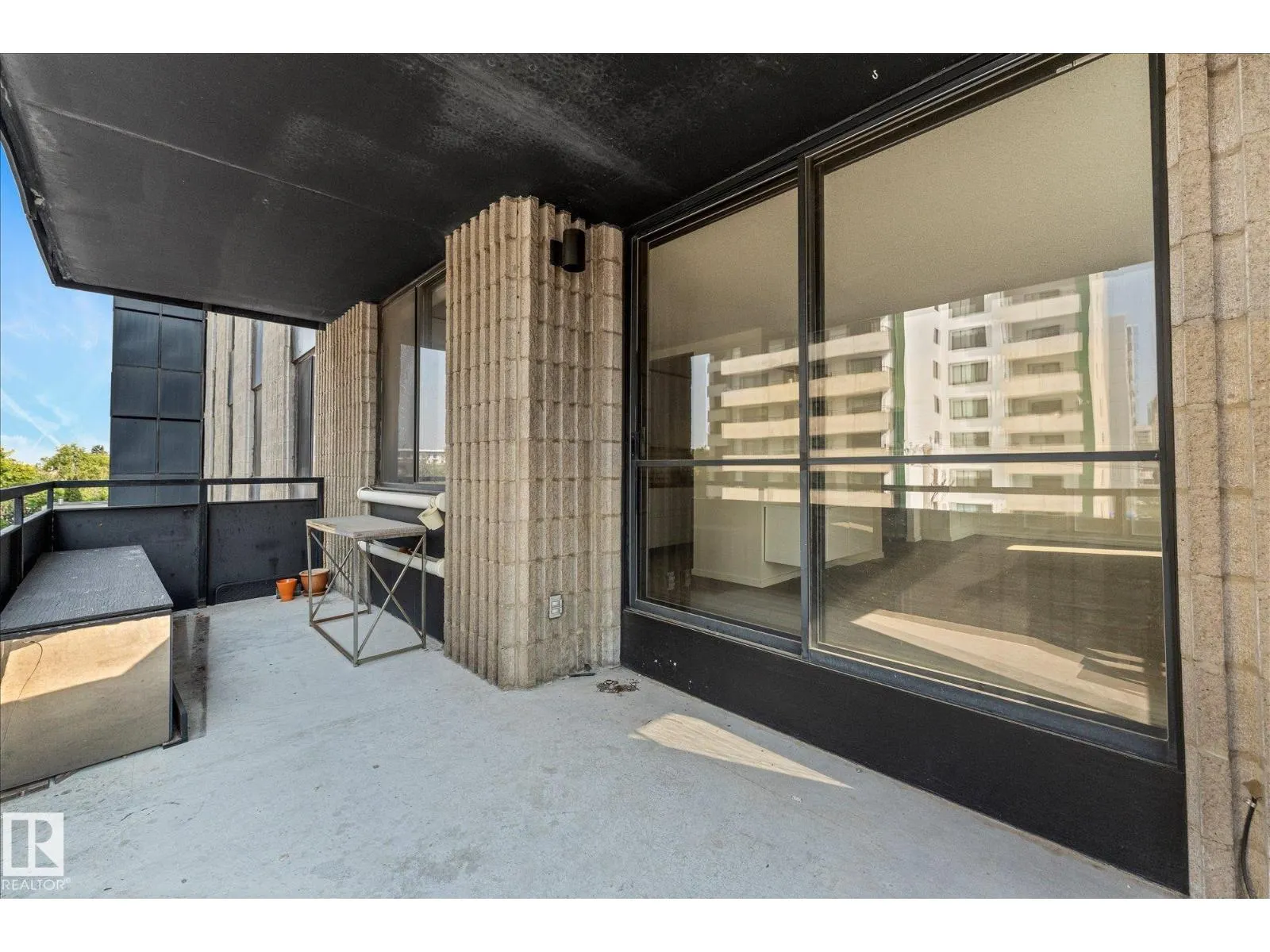 #401 10160 115 ST NW