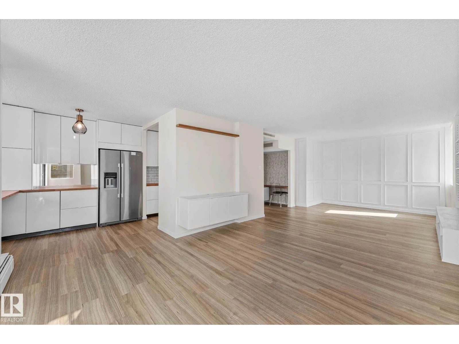#401 10160 115 ST NW
