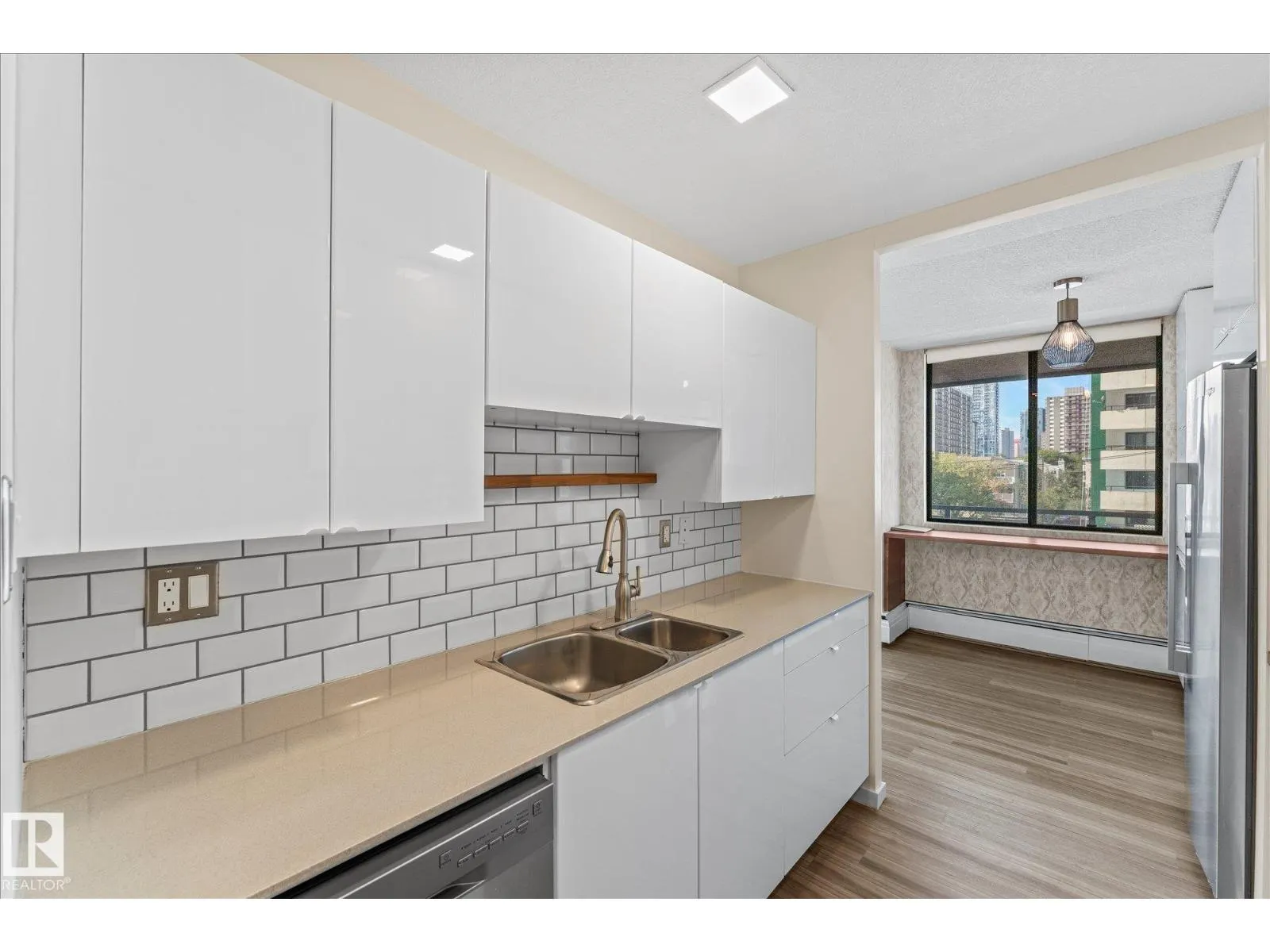 #401 10160 115 ST NW