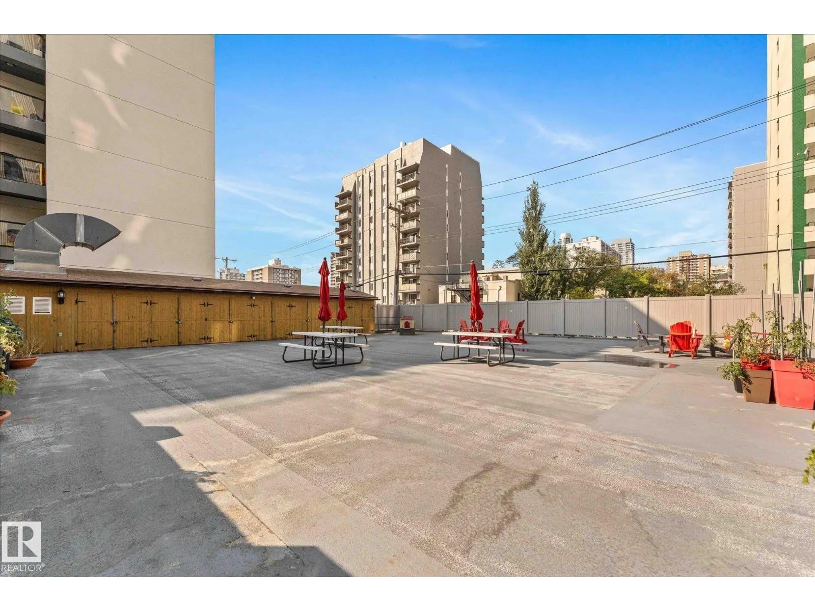#401 10160 115 ST NW