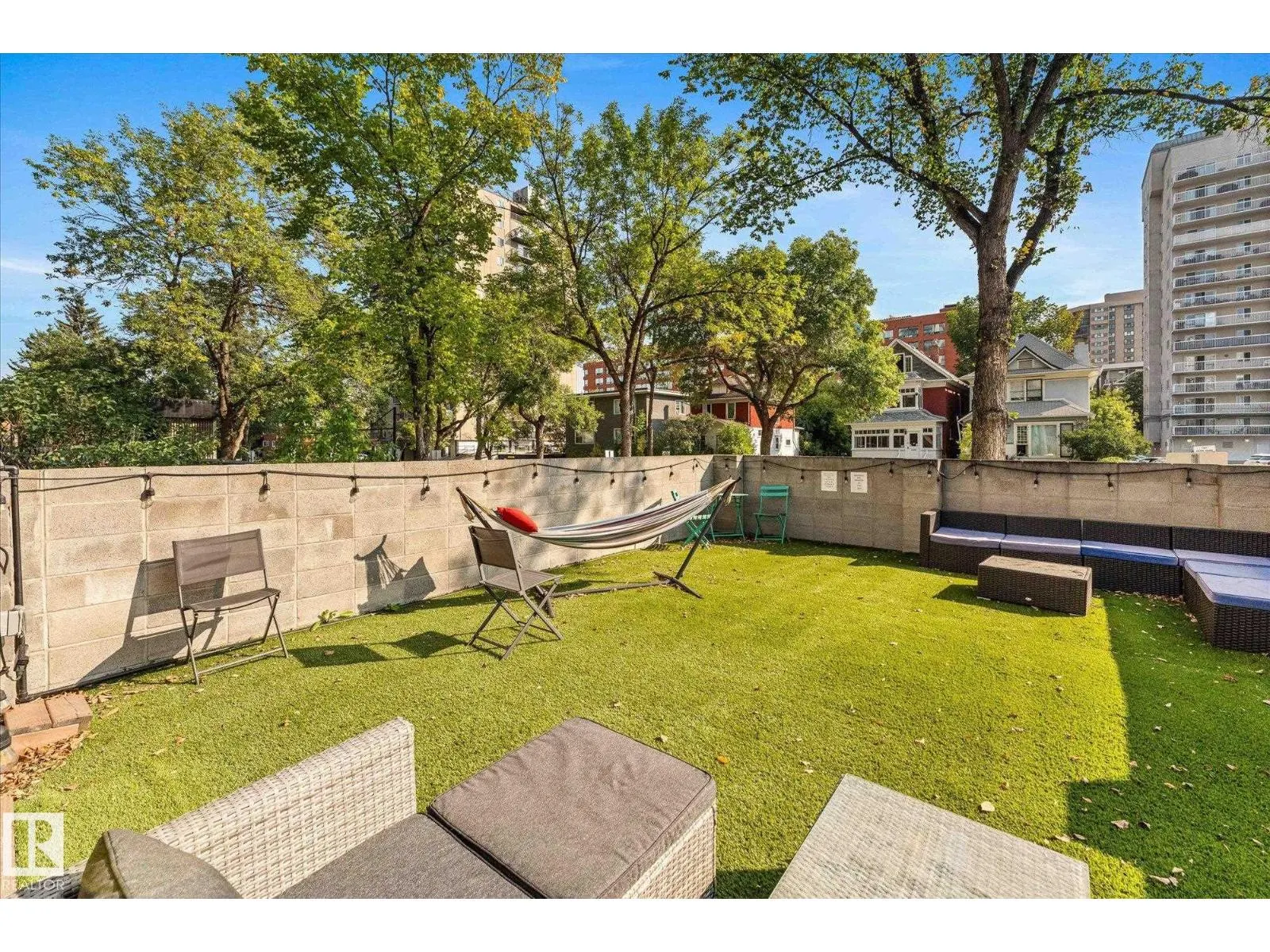 #401 10160 115 ST NW