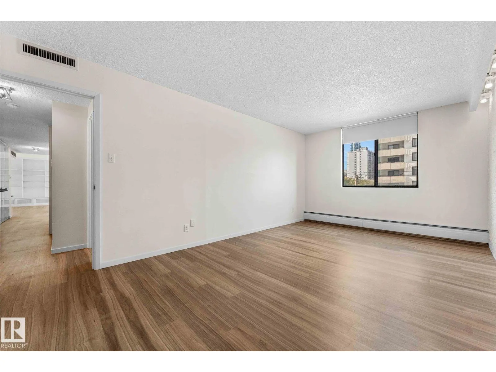 #401 10160 115 ST NW