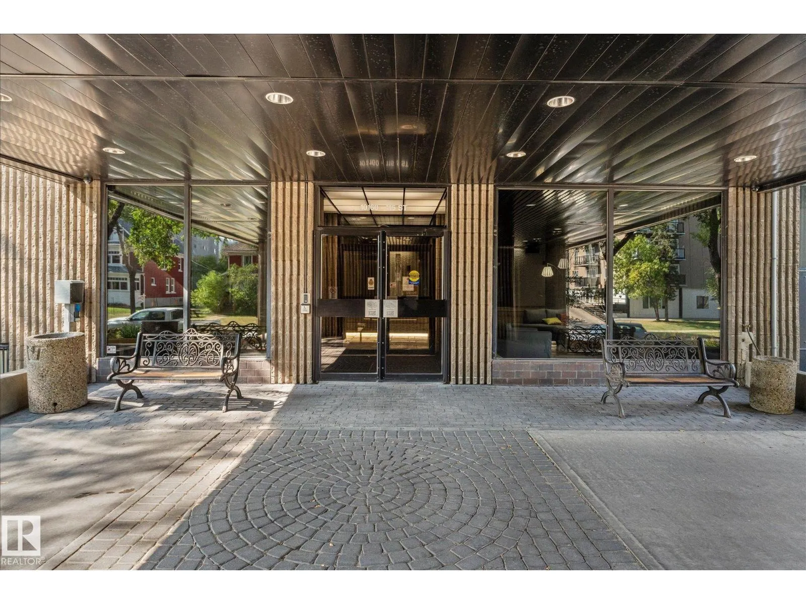 #401 10160 115 ST NW