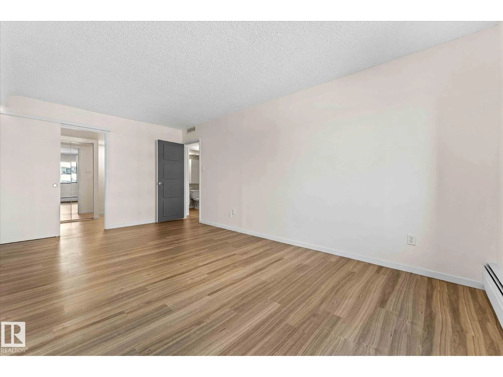#401 10160 115 ST NW