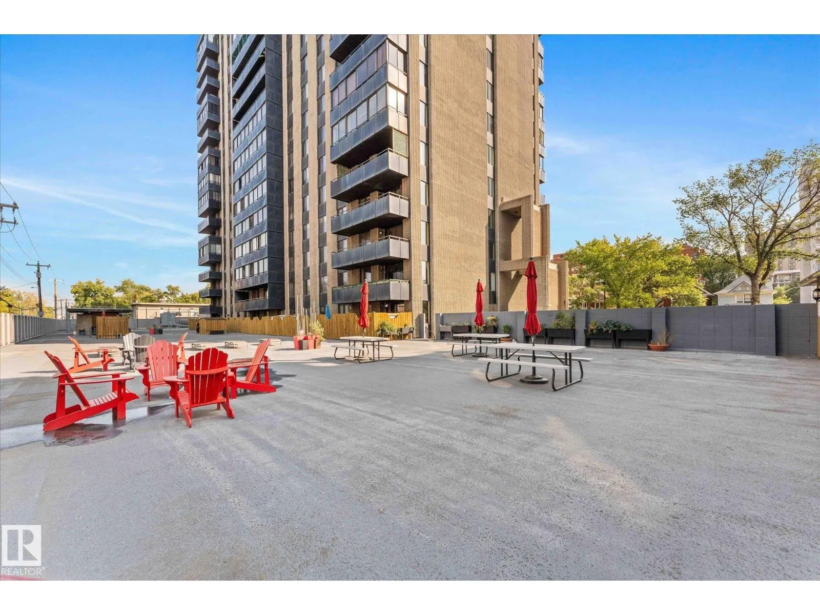#401 10160 115 ST NW