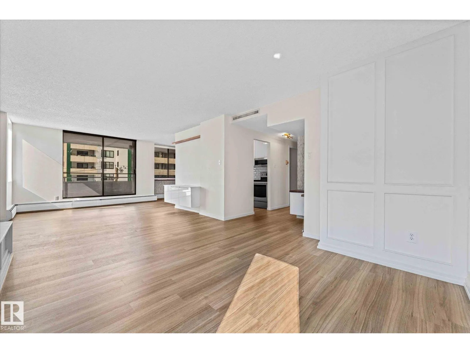 #401 10160 115 ST NW