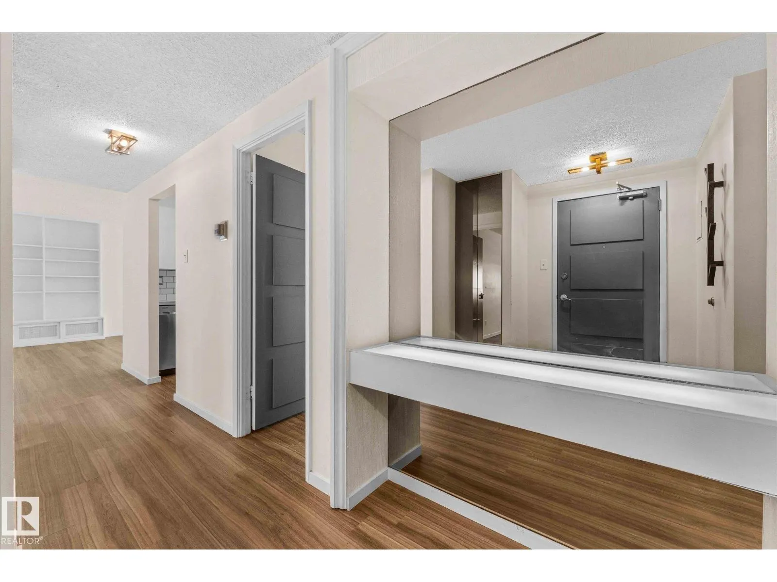 #401 10160 115 ST NW