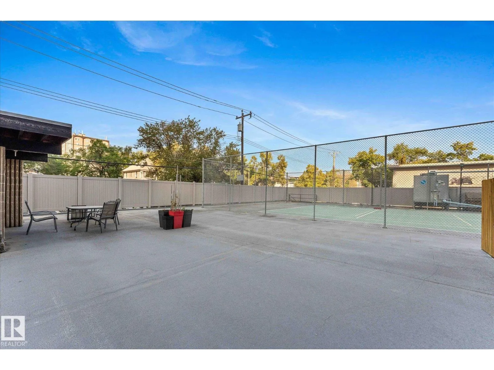 #401 10160 115 ST NW