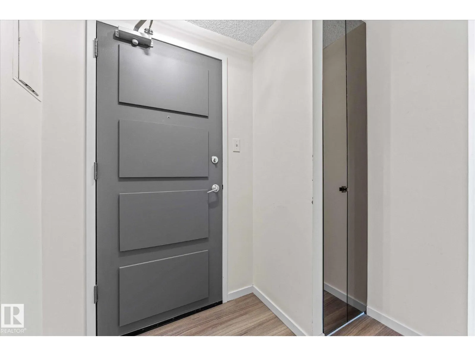#401 10160 115 ST NW