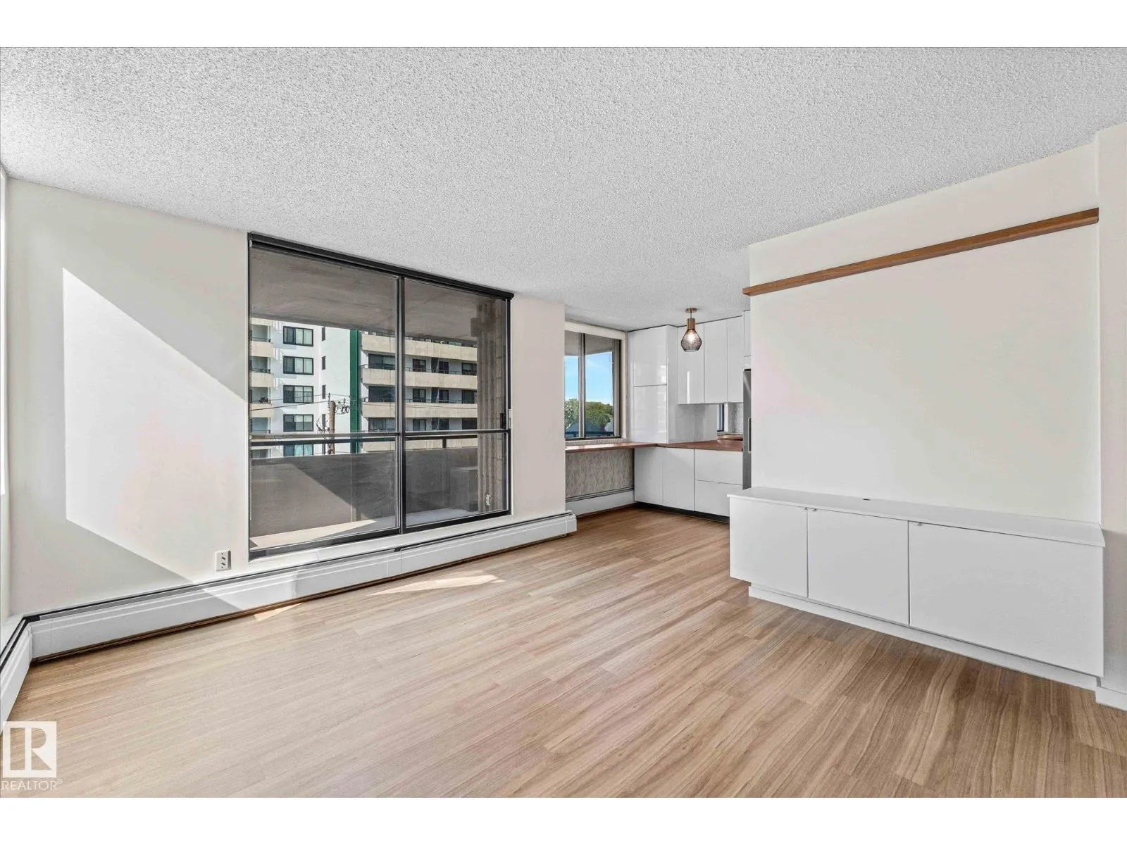 #401 10160 115 ST NW