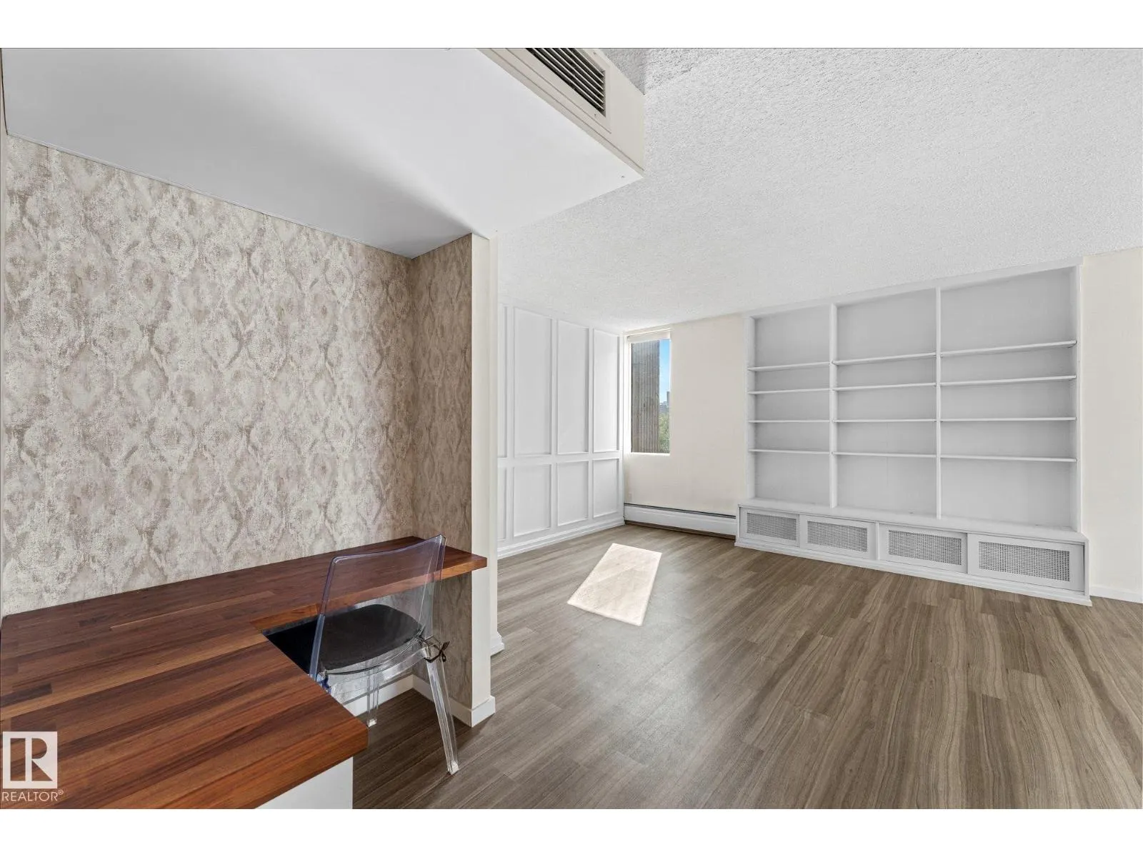 #401 10160 115 ST NW