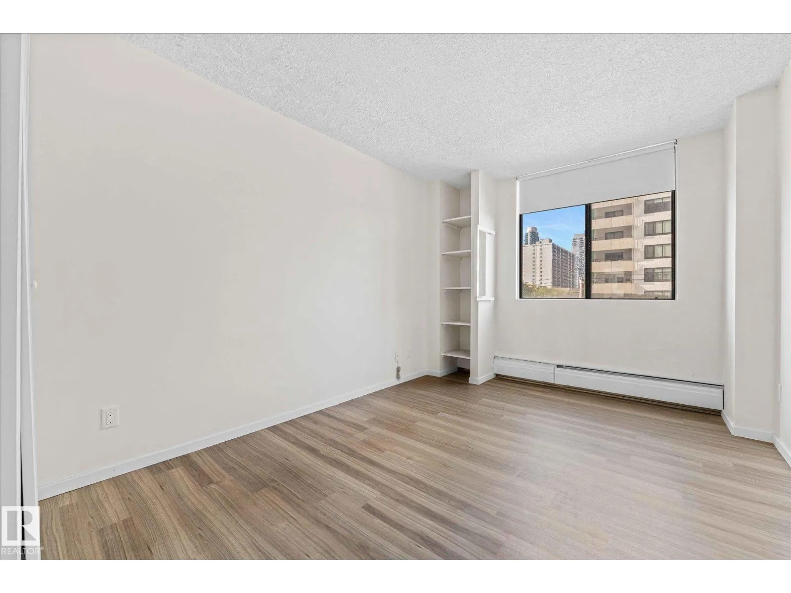 #401 10160 115 ST NW