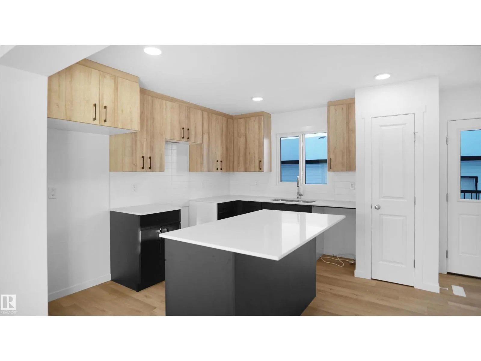 240 Savoy CR