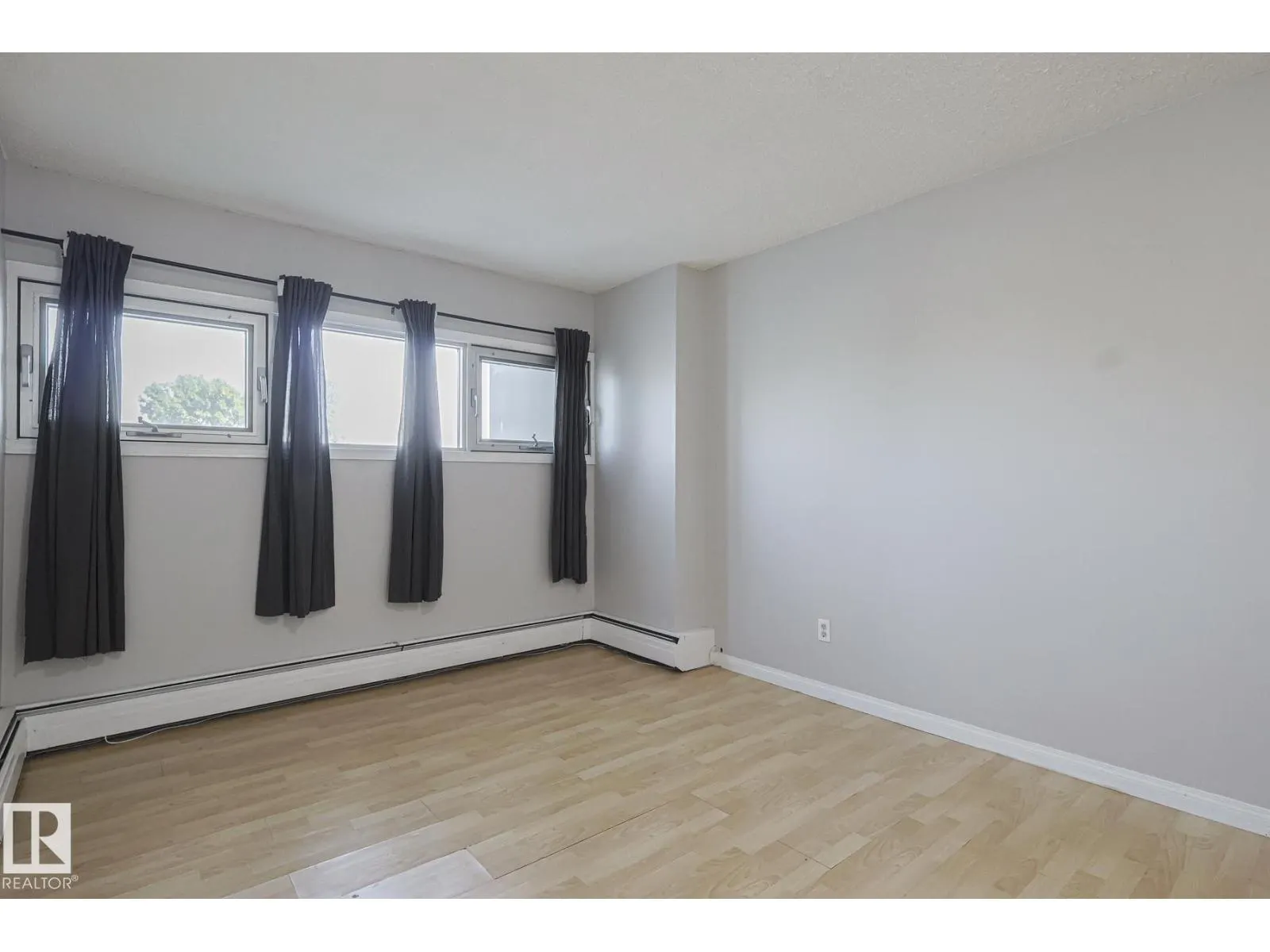 #23 8745 165 ST NW NW