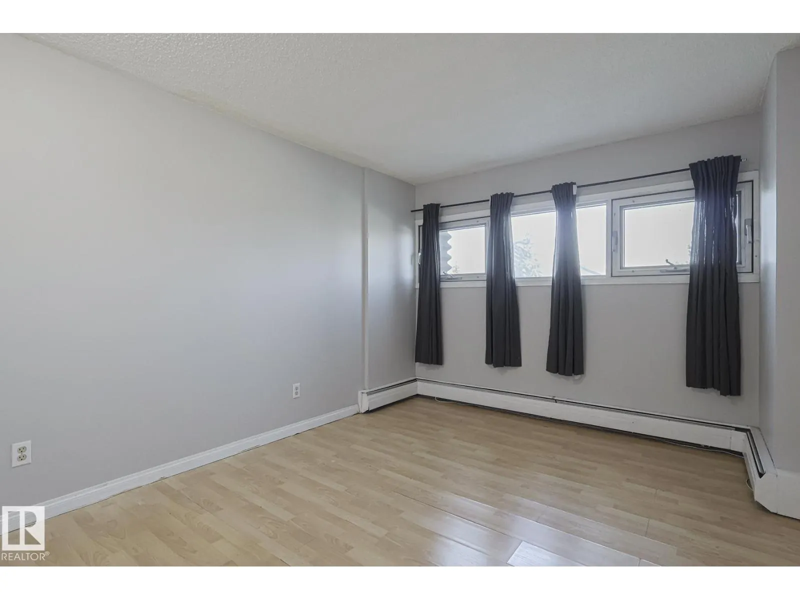 #23 8745 165 ST NW NW