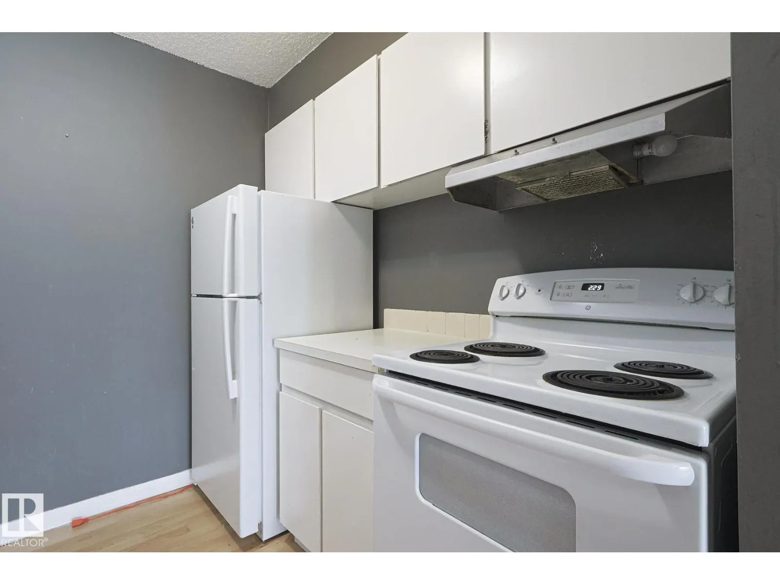#23 8745 165 ST NW NW