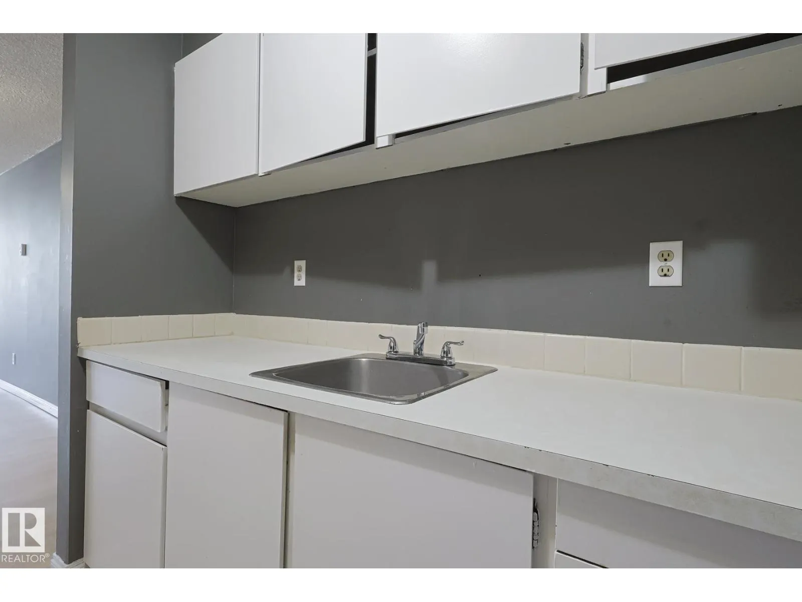 #23 8745 165 ST NW NW