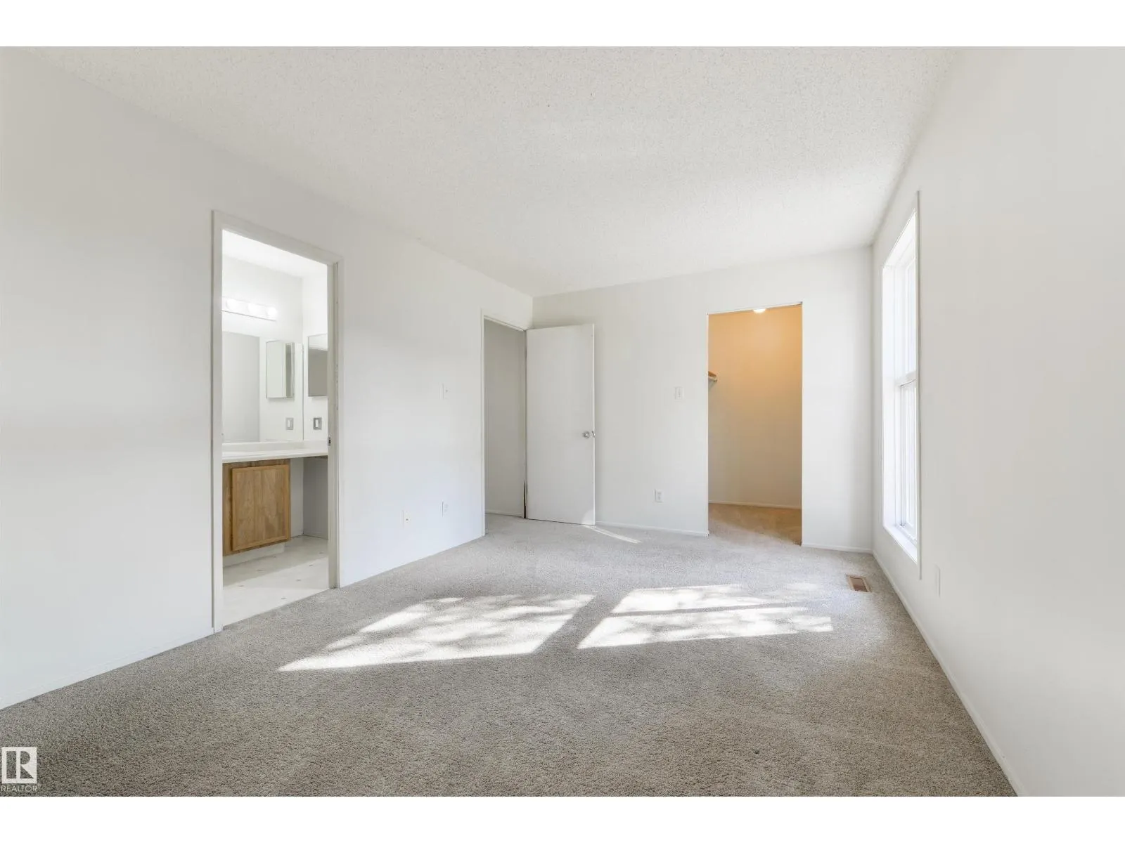 #52 3111 142 AV NW